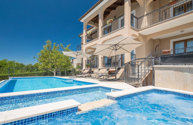 Amazing home in Novaki Motovunski