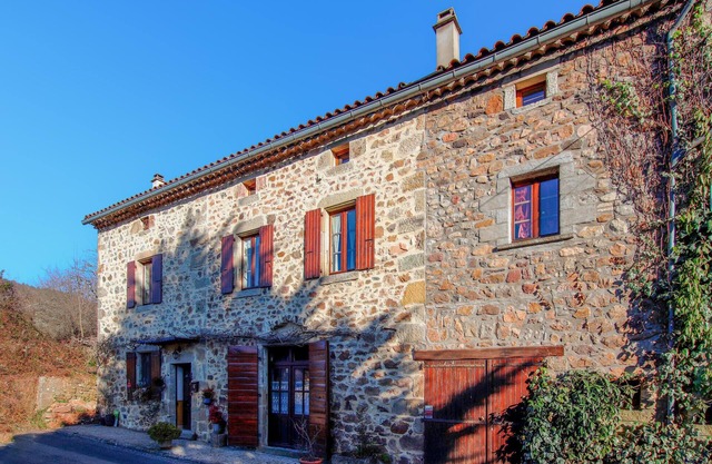 Amazing home in Chassiers with WiFi