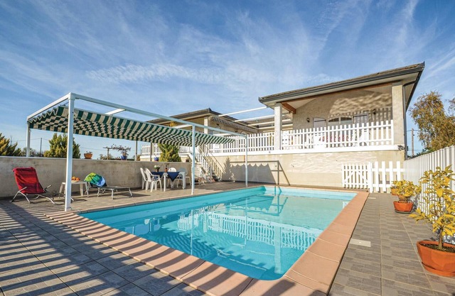 Amazing home in Arnaud-Guilhem