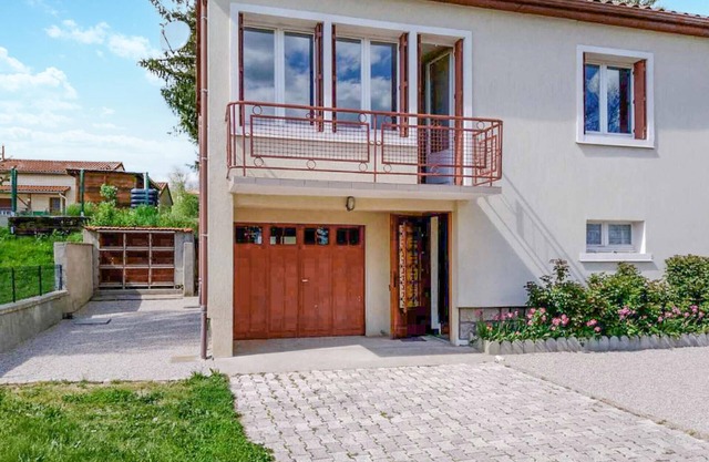 Amazing home in Céaux-d'Allègre