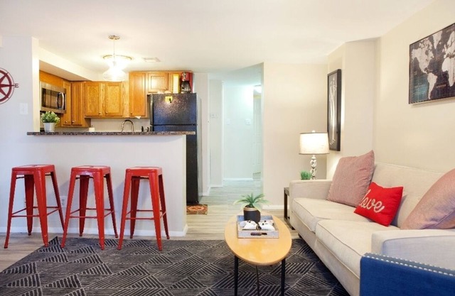 Amazing Logan Circle 2 Bdrm Bsmt Apt/Convention Center.
