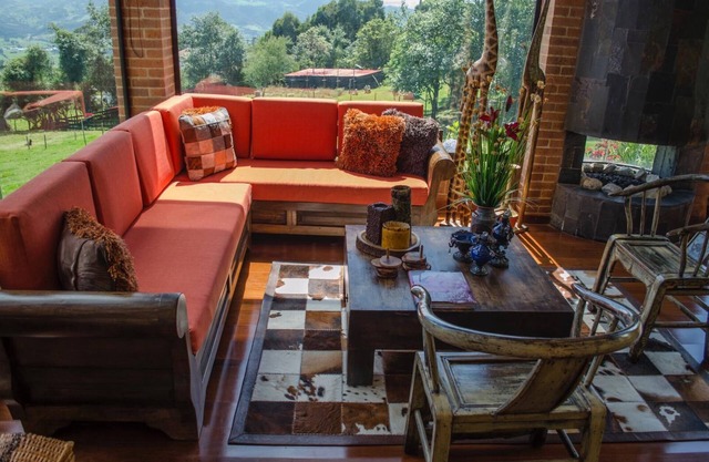 Amazing Luxury Country House, Nearby Bogotá-Yerbabuena, Sauna, jacuzzi, pool table, etc.