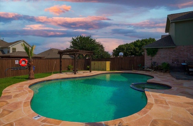 Amazing Modern Spacious Home with Pool
