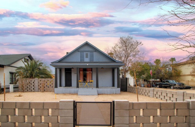 Amazing "NEW" Oasis! Pool, WIFI Mins to DT Phoenix, ASU & PHX Airport
