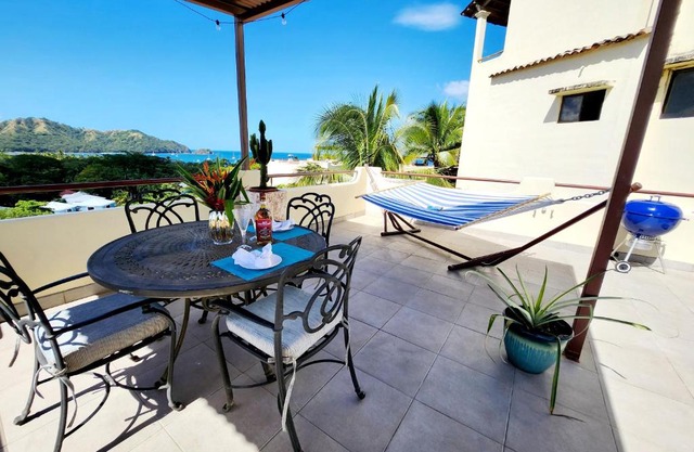 Amazing Oceanview Private Villa Rooftop Terrace Walk to Beach