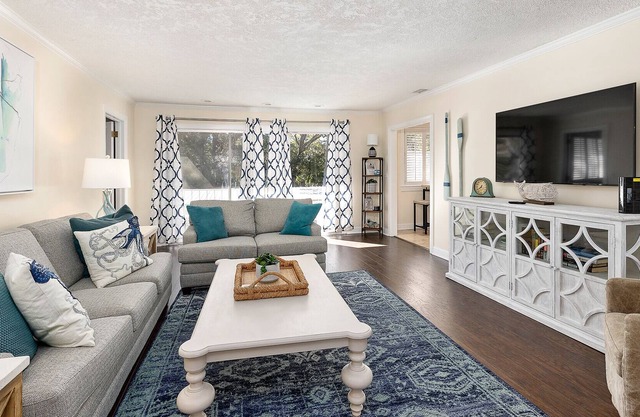 Amazing renovated Condo in Sea Palms. Perfect for golfers! St. Simons Island