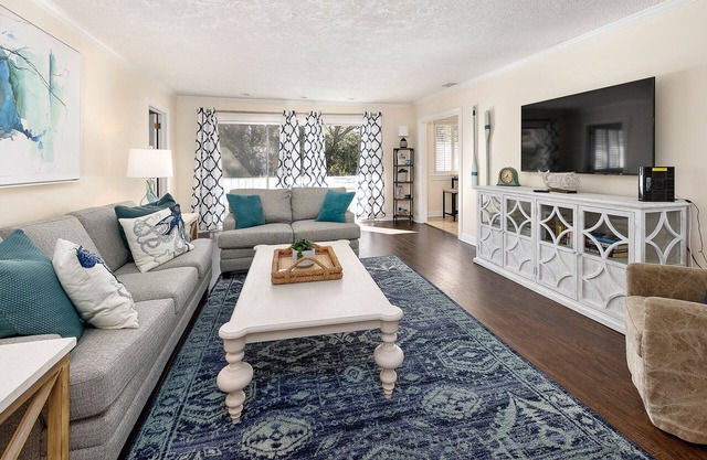 Amazing renovated Condo in Sea Palms. Perfect for golfers! St. Simons Island