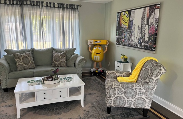 Amazing Spacious 4-bedroom house in charming Hackettstown with AC, WiFinnnn