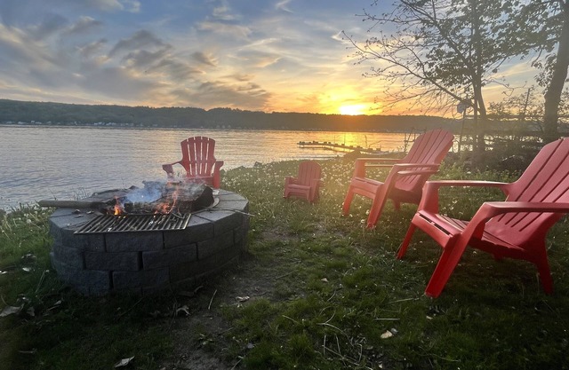 Amazing Sunsets! Great Yard, Parking & 1st Fl Bdrm