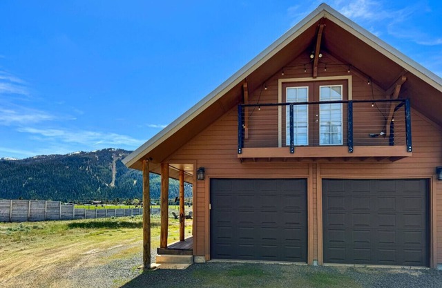 Amazing Tamarack Resort Views, Hot Tub, Huge Lot!