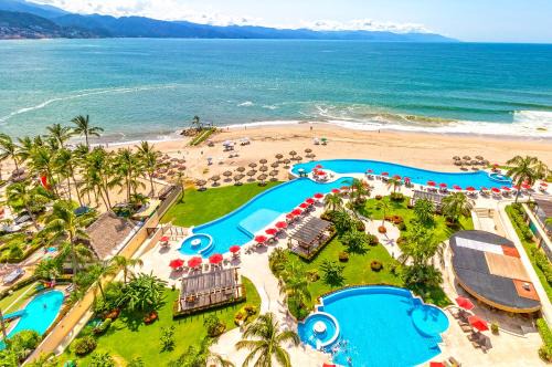 Amazing views, beachfront Grand Venetian