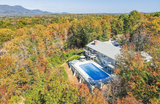 Amazing Views - Heated Pool - Hot Tub - Game Room - Enjoy!