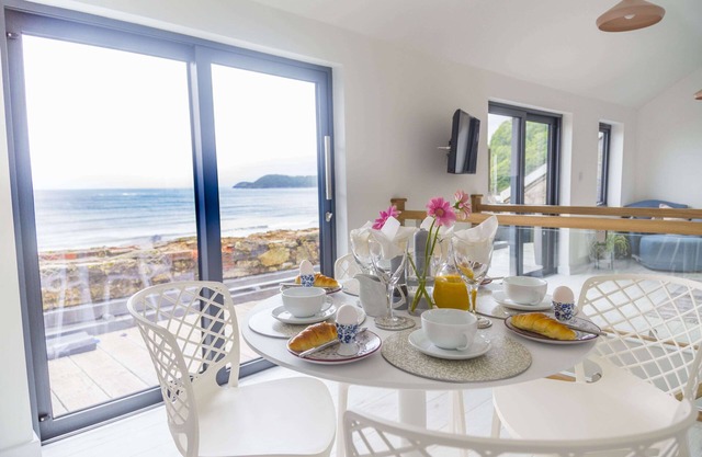 Amazing views over Beach and the sea.2 bedrooms