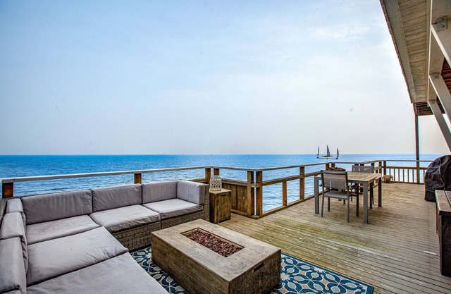 Amazing waterfront home with a fireplace, game room, fast WiFi, & washer/dryer