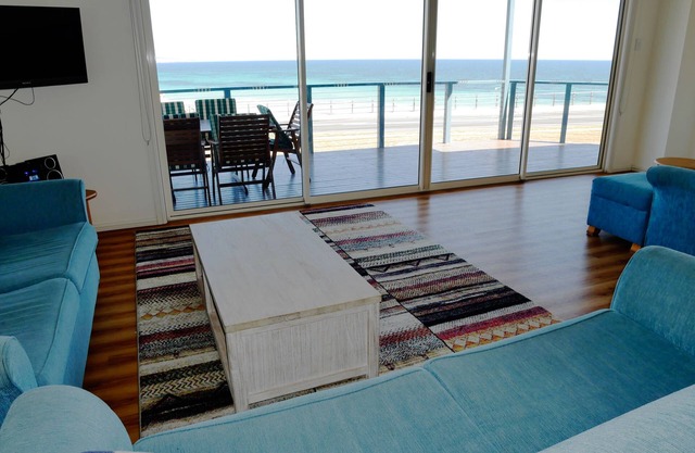Amazing waterfront views 4 bedrooms 2 bathrooms NBN