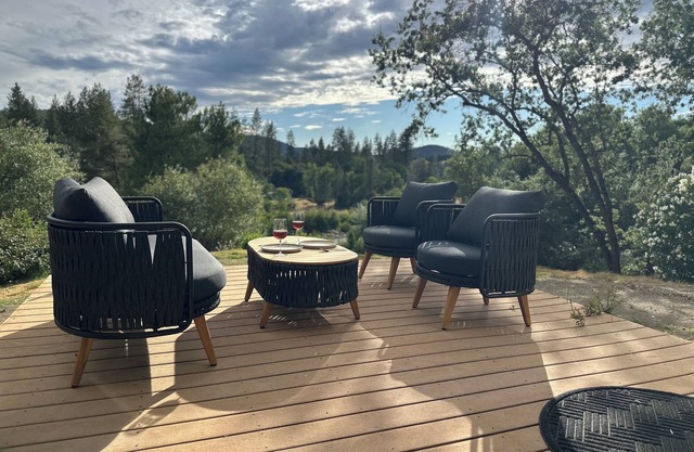 American River Front Home, remodeled 2 bd home with bonus room