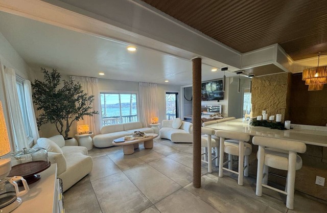 Amethyst Bay on Lake Mallalieu:sauna&swimspa pool