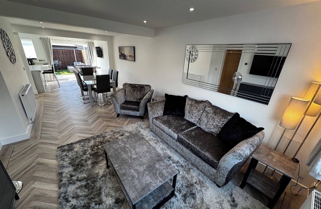 Amora Stays, Luxury 3 bedroom home, in the heart of Aylesbury.