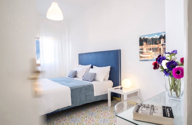 AMORE RENTALS - Apartament Erica with Private Terrace, Air Conditioning and WI-FI near piazza Tasso