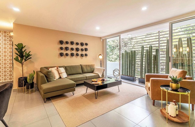 Amsterdam by Kukun Su