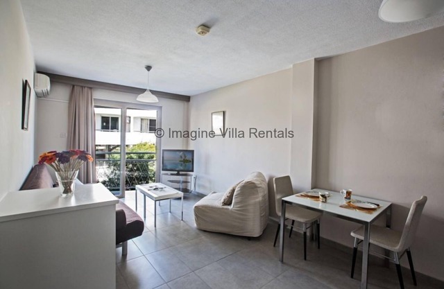 An apartment that sleeps 3 guests in 1 bedroom