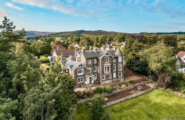 An outstanding luxury retreat set high on a hill in the town of Peebles.
