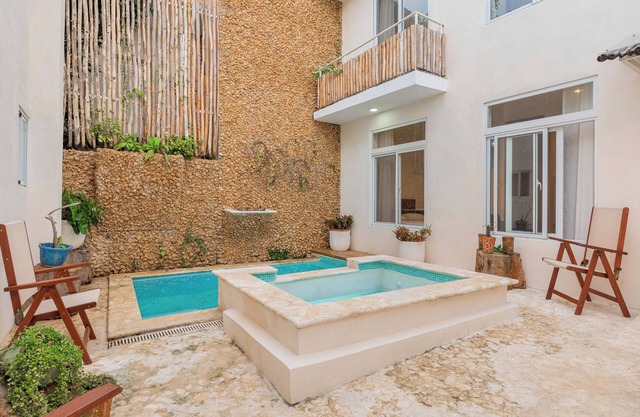 Anacaona Studio with ensuite bath, fully equipped kitchenette, and garden views.
