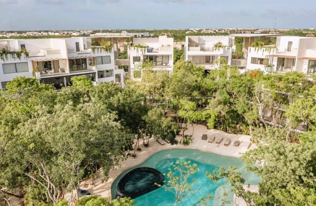 ANANA Yaaxlum 105 S | Oasis pool and Jacuzzi