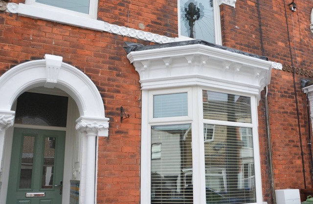 ANCHOR COTTAGE, pet friendly, with a garden in Cleethorpes