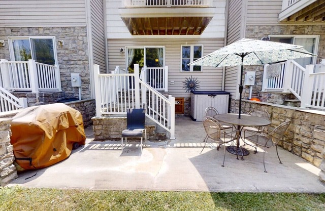 Anchor Here- Cozy Waterfront Townhome, Perfect Getaway, Sandy Beach, Boat Slip