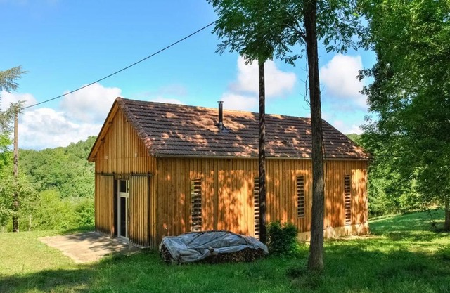 Ancienne séchoir à Tabac idéalement placé à Limeuil pour 4 dans la nature
