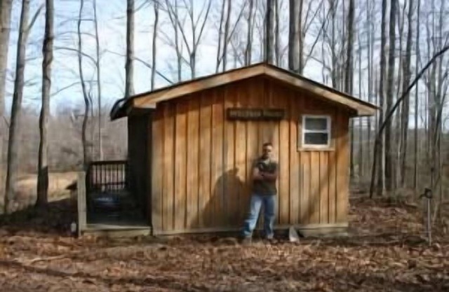 Anderson House - Anderson Cabin small single floor cabin that sits on a hill