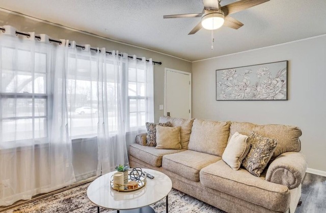 Andover Bungalow - Sleeps 6