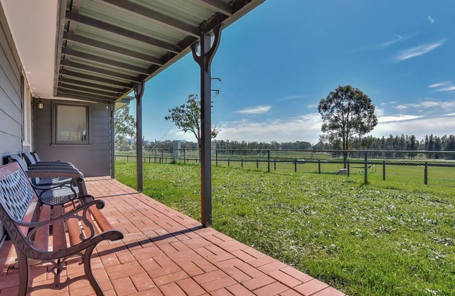Andres Farm Cottage - Your Peaceful Country Escape in the Heart of Hunter Valley