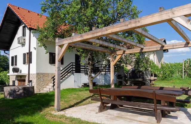 Andy's Holiday Home with HotTub & Sauna