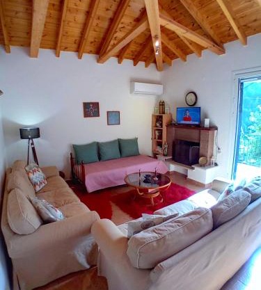 Anna's Village House in Tsintzina