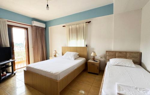 Antonia Rooms Qeparo