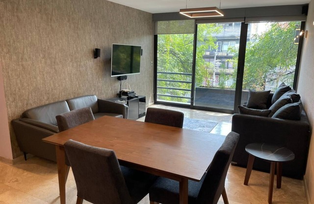 Ap w/Balcony, 5 min to Parque Delta, 2BDR/5 PRS, Family-sized