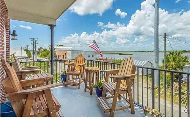 Apalachicola Getaway on Water Street
