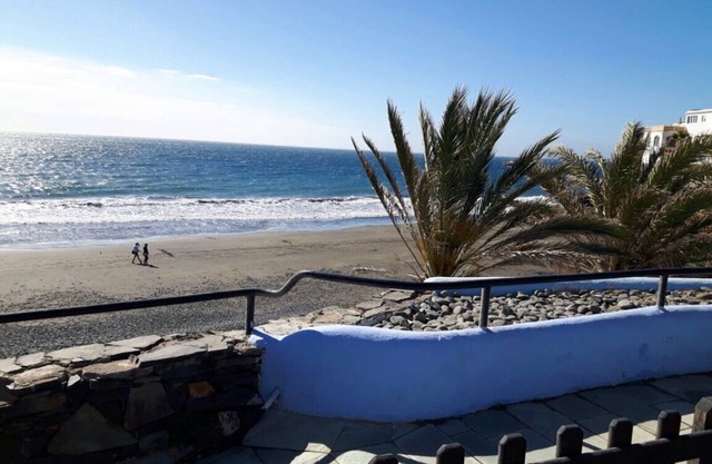 Apartment First Line on the Beach, Balcony, Swimming Pool, Fast Speed Internet