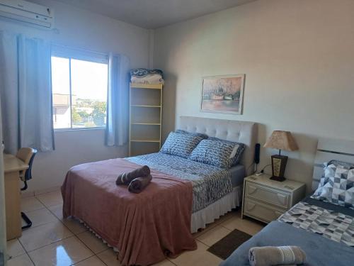 Apart próximo a Unimed e Catedral de 2 quartos com 2 AR, mini-Academia e garagem no Centro-sul