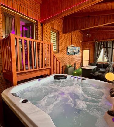 Apartament "Love Heaven" Jacuzzi SPA z dużą wanną z hydromasażem dla Dwojga