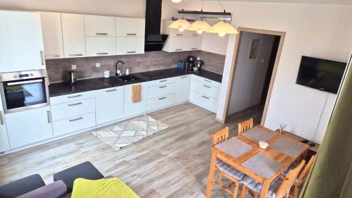 Apartament z balkonem -WiFi-Parking -przy A2