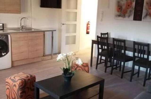 Apartamento Ático, ideal familias y amigos cerca de Senda Viva y Bardena Real.