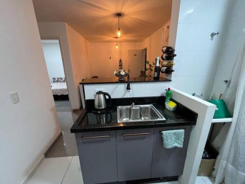 Apartamento 2 quartos, prox Outlet Campo Largo BR e Hospitais possui lava e seca