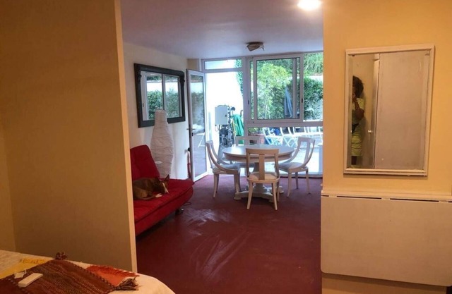Apartamento Abierto Privado con Patio ,en Chalet de Lujo , Mascotas si