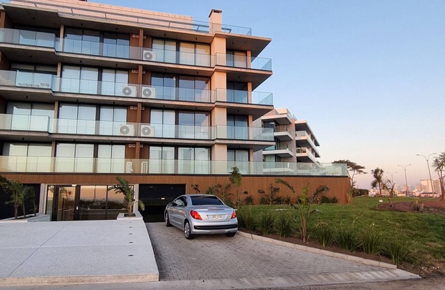 Apartamento con Terraza Frente a la Playa. Parada 27 Mansa