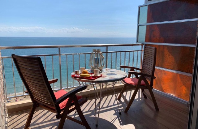 Apartamento con vistas al mar primera linea de playa del Postiguet