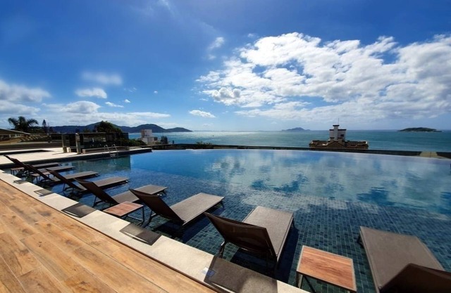 Apartamento Moderno/piscina com Borda Infinita/vista Magnífica do Mar