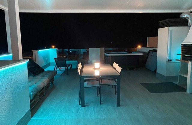 Apartamento Nuevo con Solárium en el Corazón de la Costa Calida Frente al mar